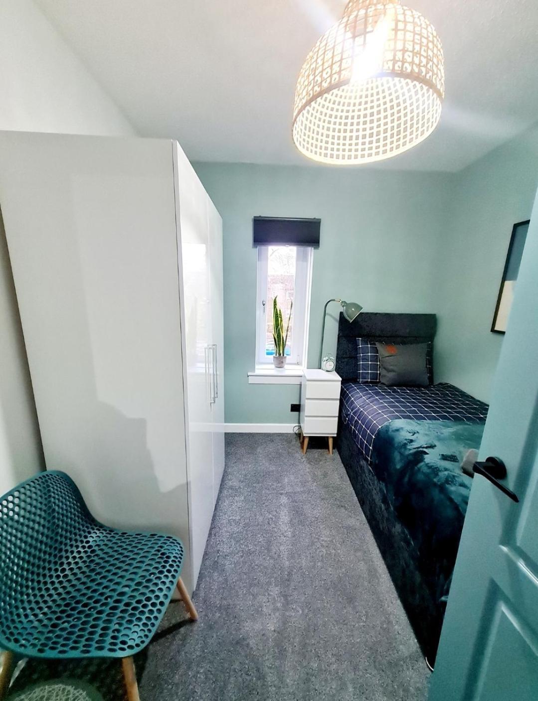 Bright 3Br Walking Distance To Town - Free Parking Appartement Glasgow Buitenkant foto