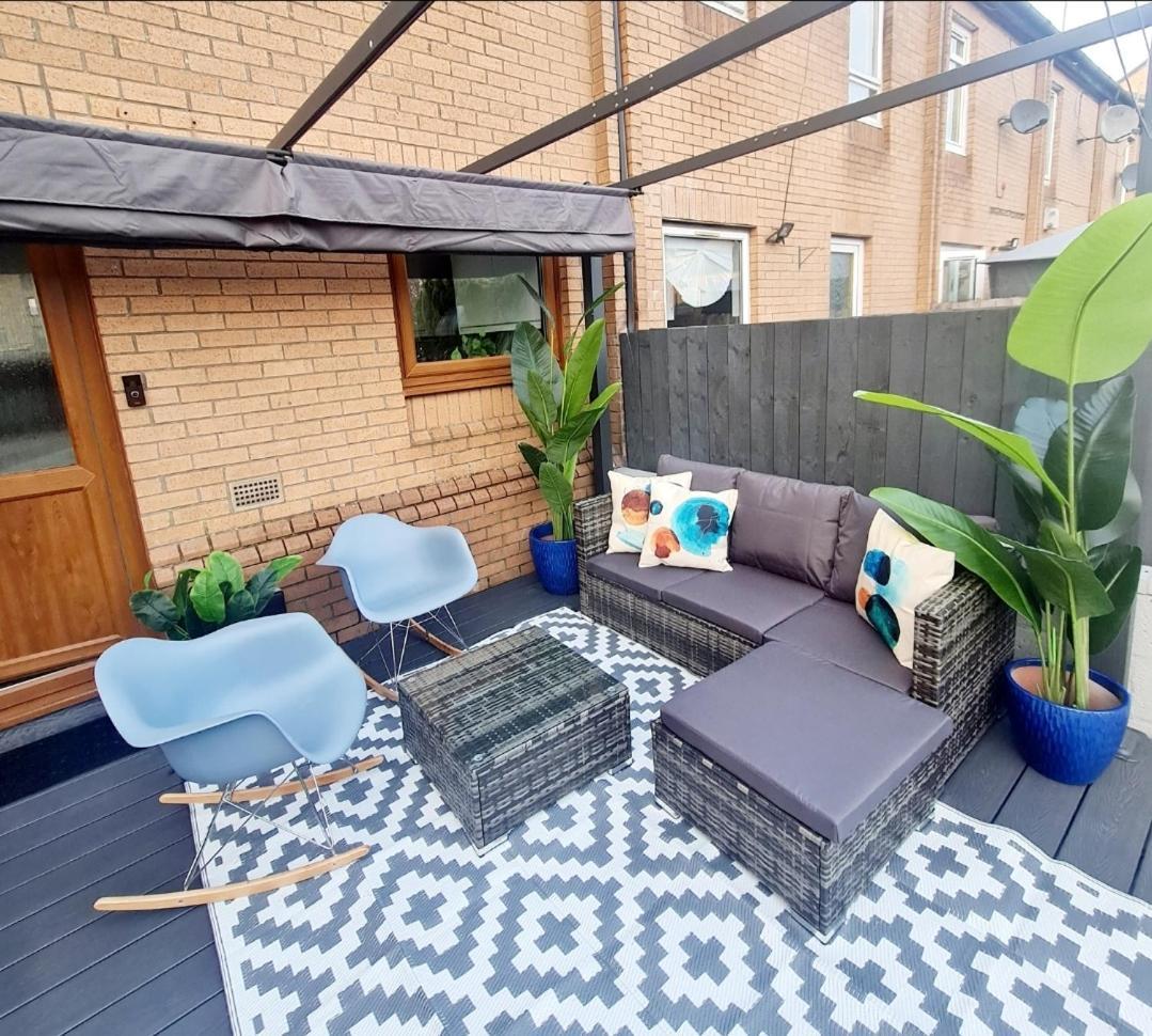 Bright 3Br Walking Distance To Town - Free Parking Appartement Glasgow Buitenkant foto