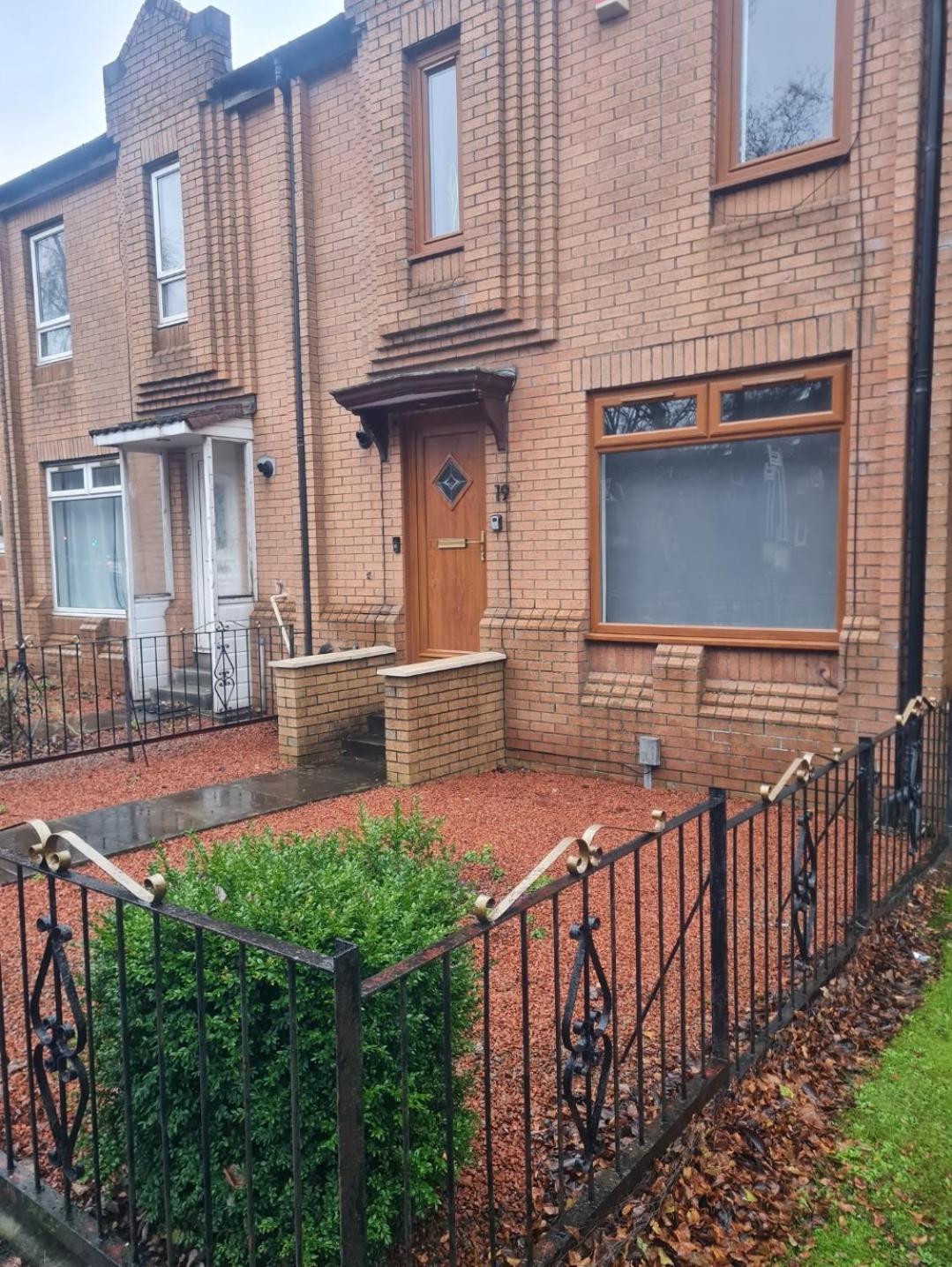 Bright 3Br Walking Distance To Town - Free Parking Appartement Glasgow Buitenkant foto
