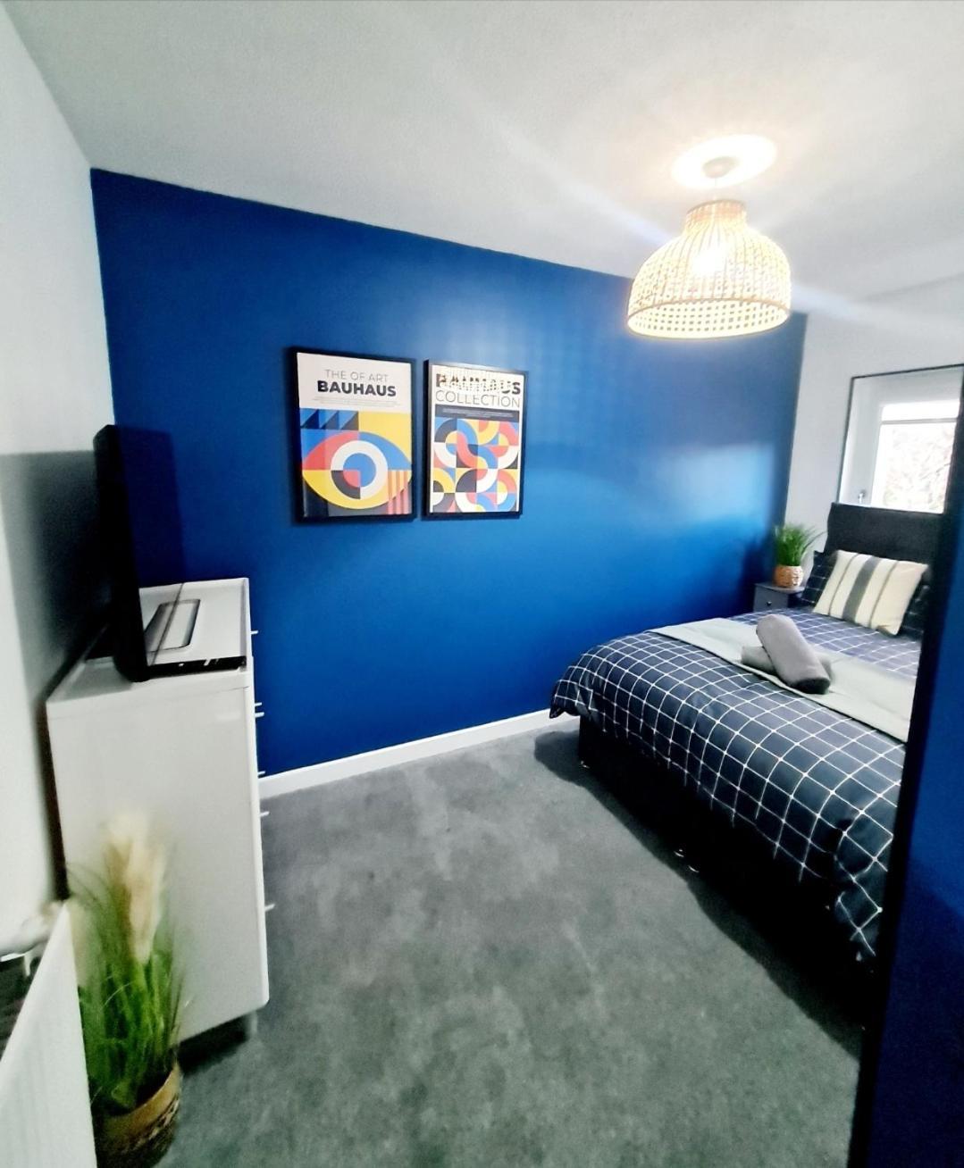 Bright 3Br Walking Distance To Town - Free Parking Appartement Glasgow Buitenkant foto