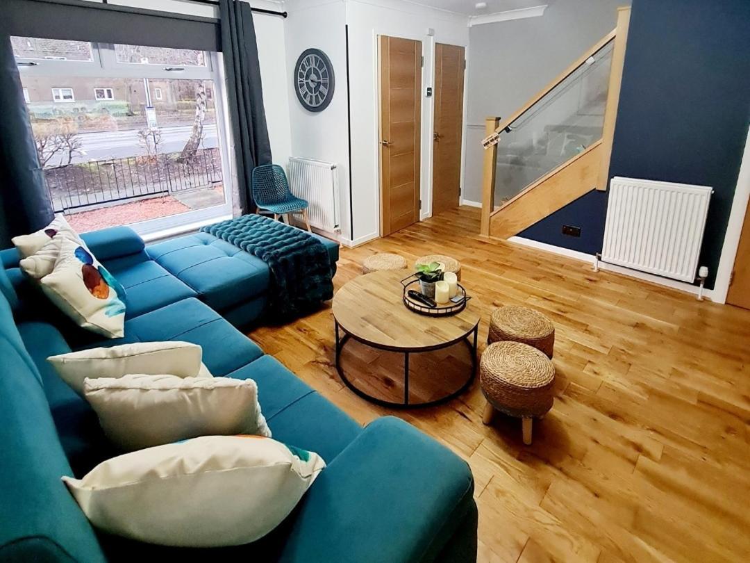 Bright 3Br Walking Distance To Town - Free Parking Appartement Glasgow Buitenkant foto